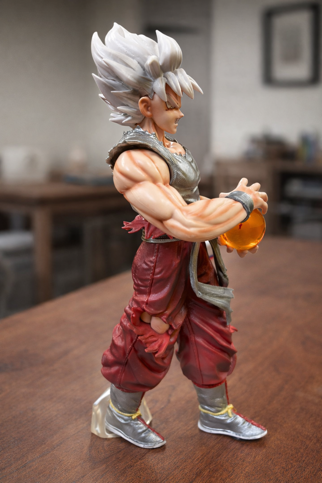 DBZ Goku Gray Super Siyan With Ball 28cm Figure