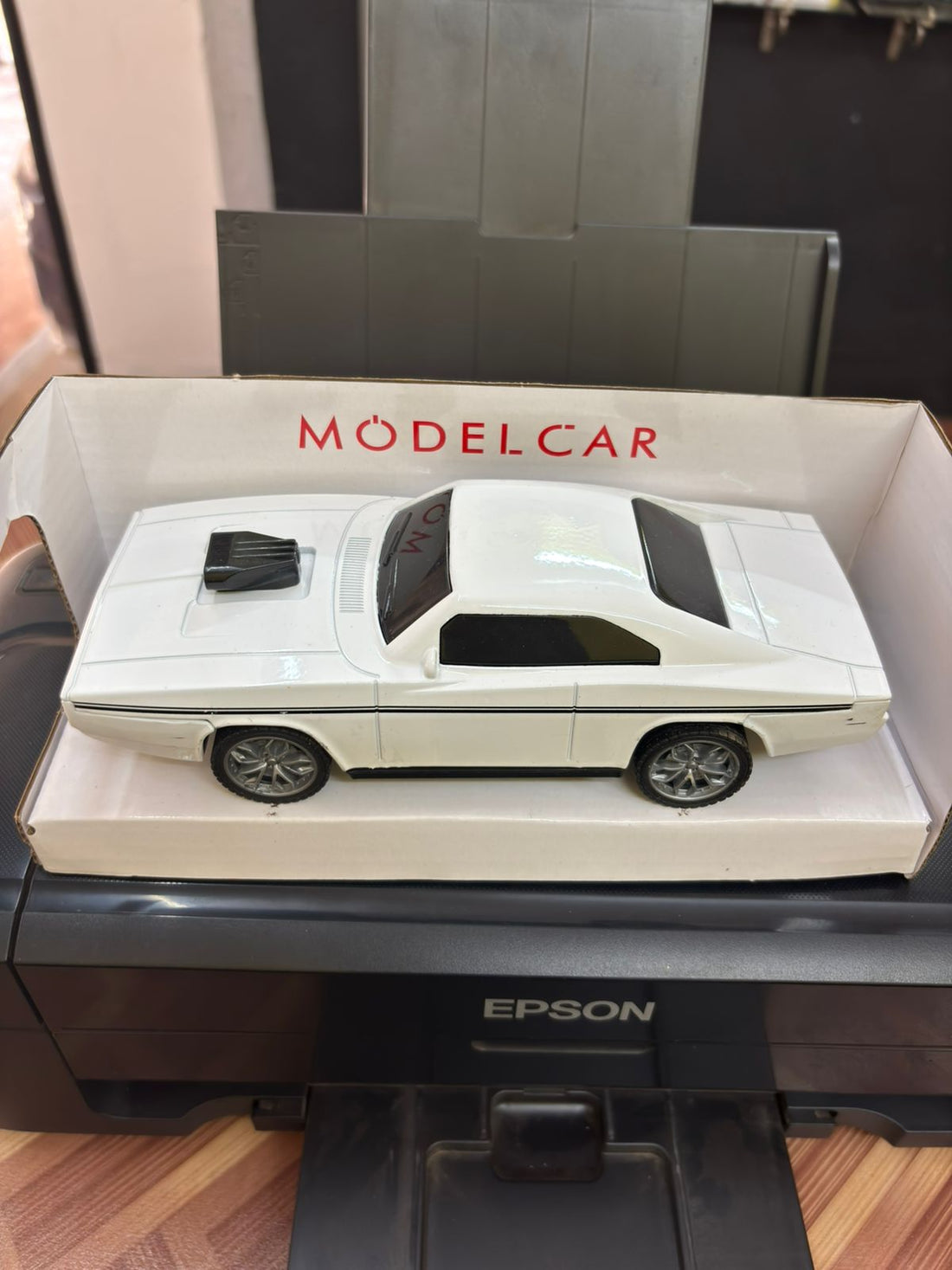 DODGE CHALLENGER 1:24 (WHITE)